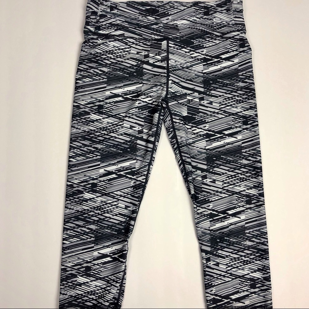 Fabletics Gia Powerlite Crop - image 3
